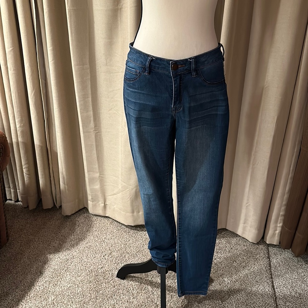 Refuge skinny jeans size 8. 29” inseam.  Never worn.